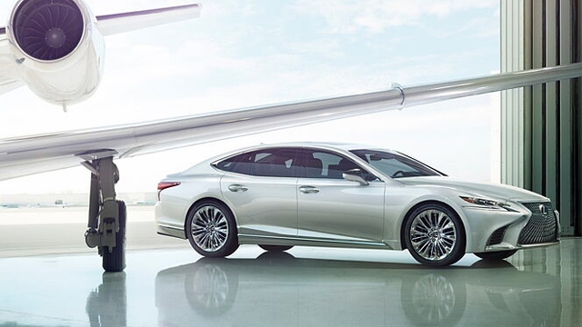 Lexus LS Right Side View
