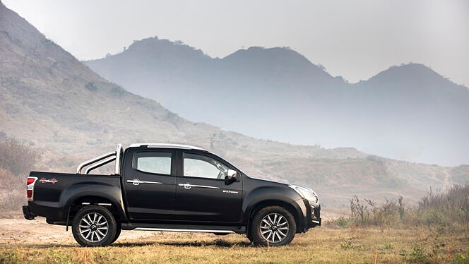 Isuzu D-Max Right Side View