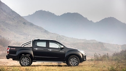 Isuzu D-Max Right Side View