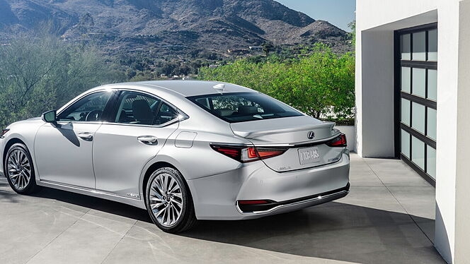 Lexus ES Left Rear Three Quarter