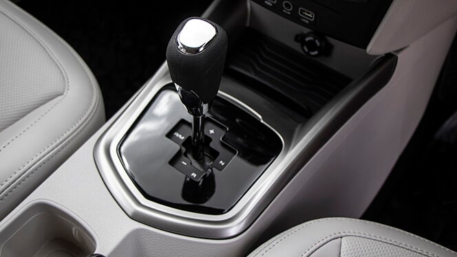 Mahindra XUV300 Gear Shifter/Gear Shifter Stalk