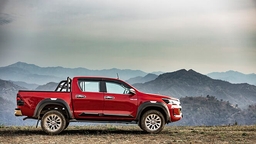 Toyota Hilux Right Side View