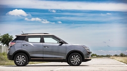 Mahindra XUV400 Right Side View