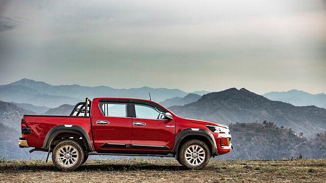 Toyota Hilux Right Side View