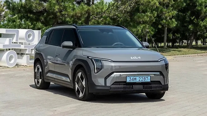 Kia EV3 Right Front Three Quarter