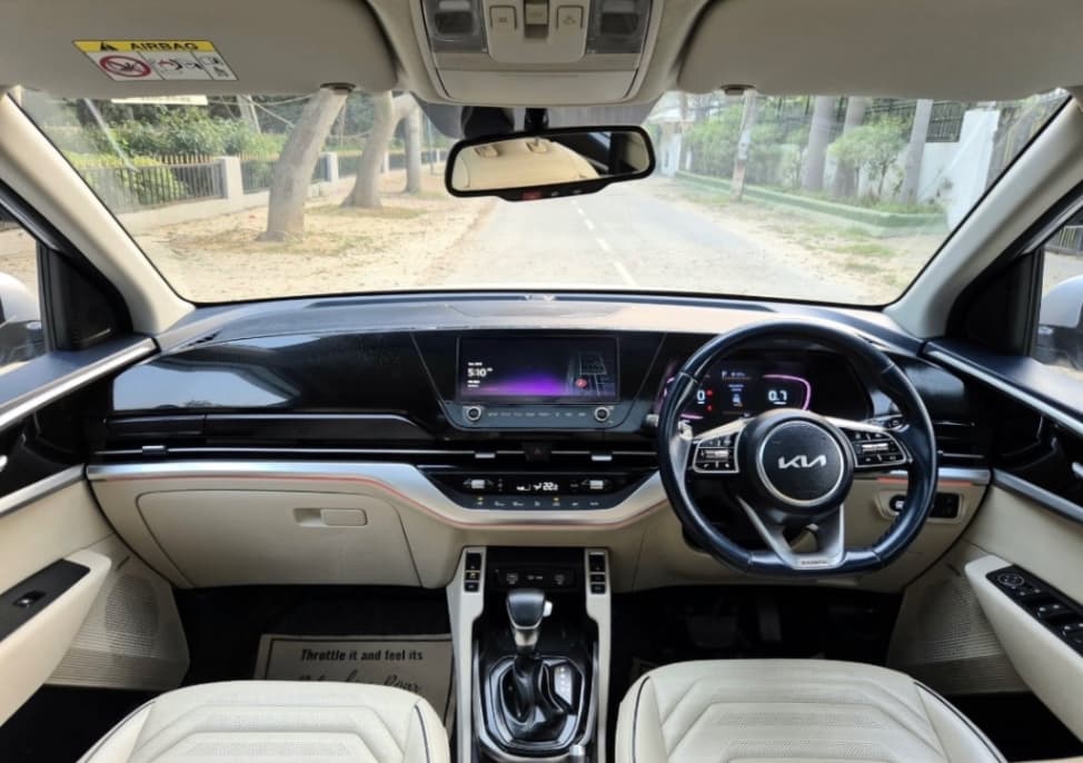 INTERIOR image for Carens