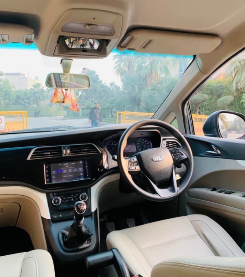 INTERIOR image for MAHINDRA MARAZZO 7 STR M8