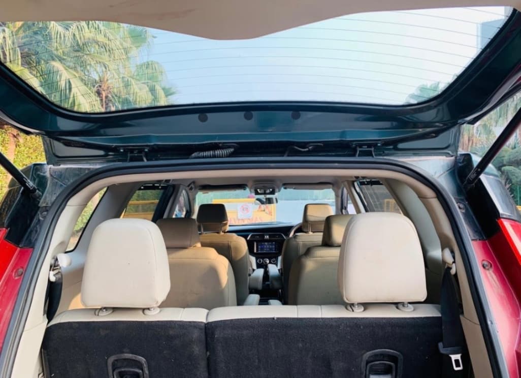 INTERIOR image for MAHINDRA MARAZZO 7 STR M8