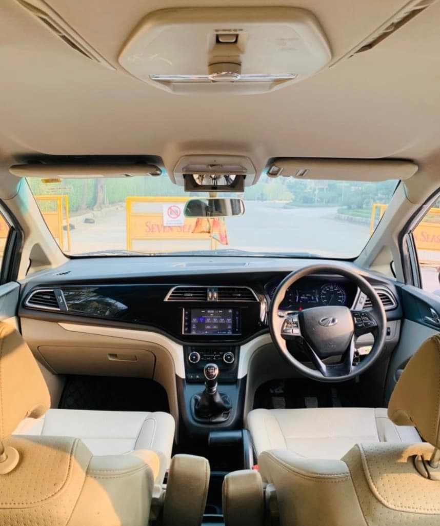 INTERIOR image for MAHINDRA MARAZZO 7 STR M8