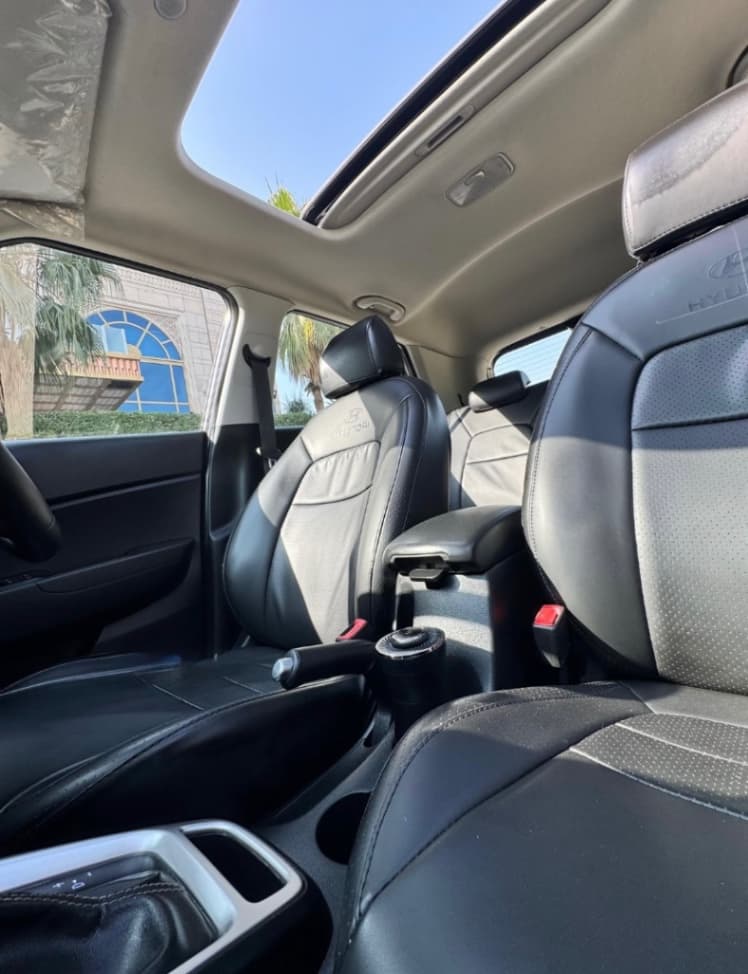 INTERIOR image for VENUE 1.0 TURBO GDI DCT SX+