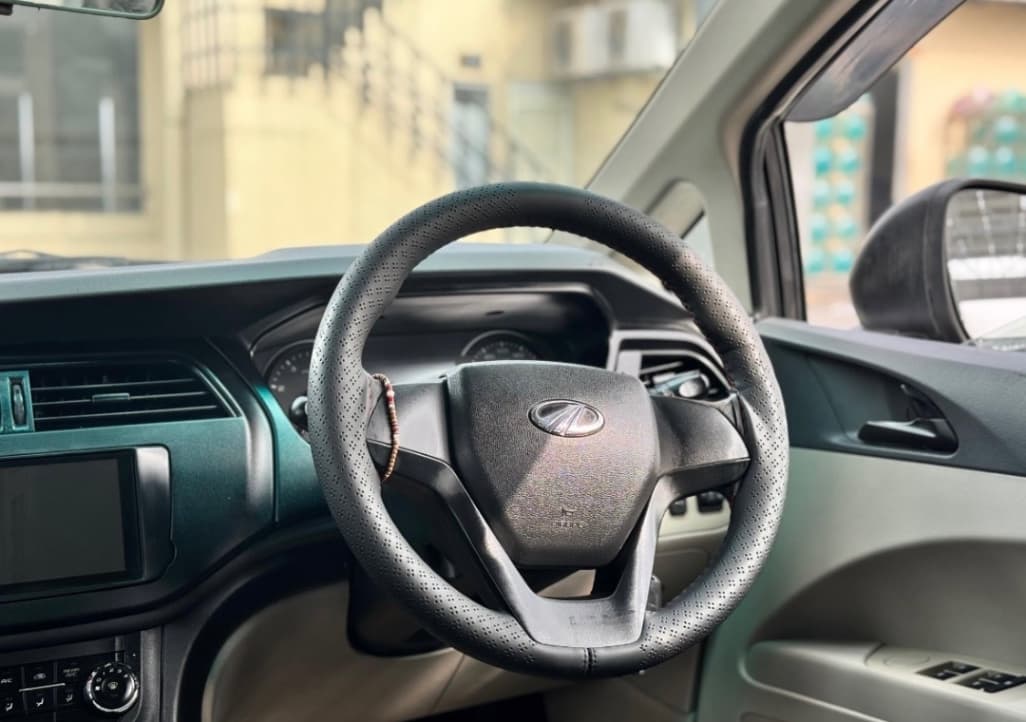 INTERIOR image for MAHINDRA MARAZZO 8 STR M2