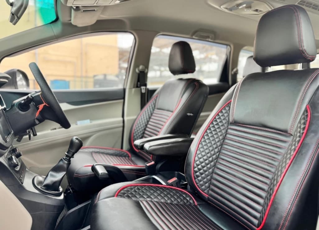 INTERIOR image for MAHINDRA MARAZZO 8 STR M2