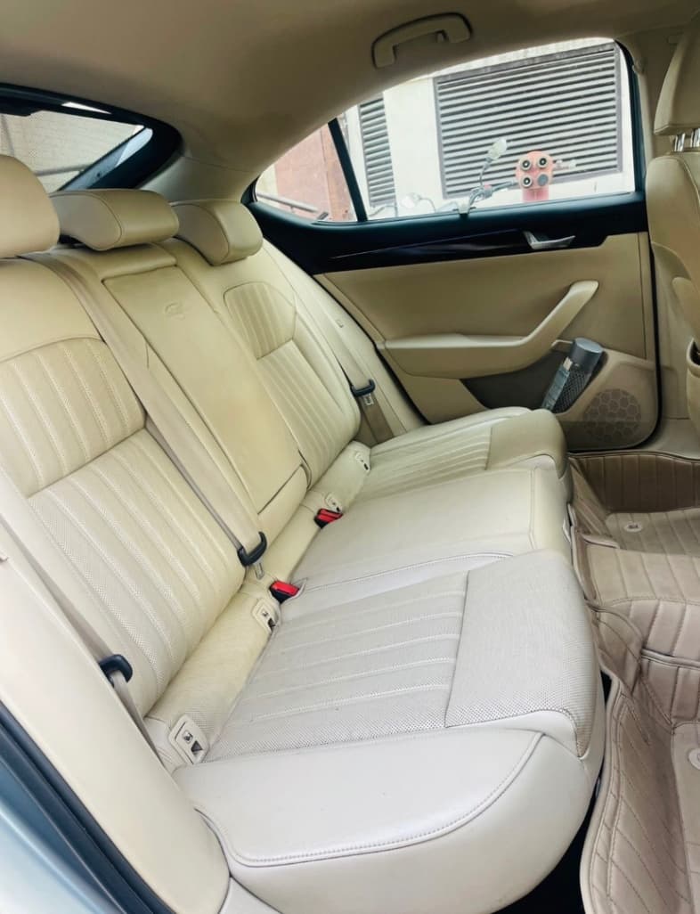 INTERIOR image for SUPERB L & K (132 KW, TSI)