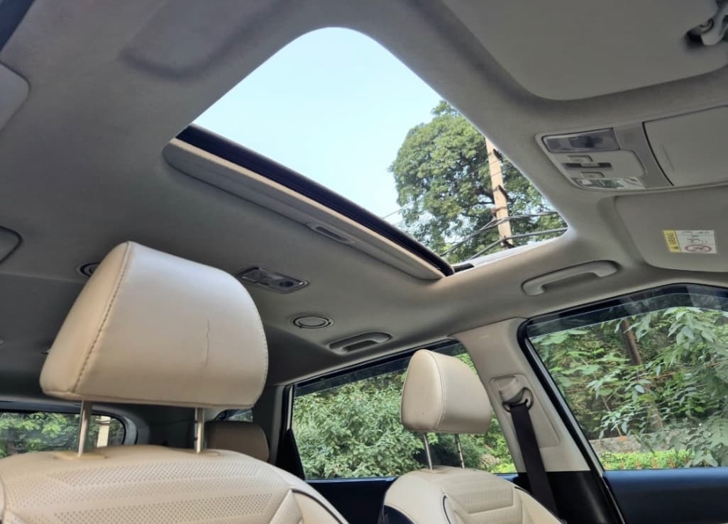 INTERIOR image for Carens