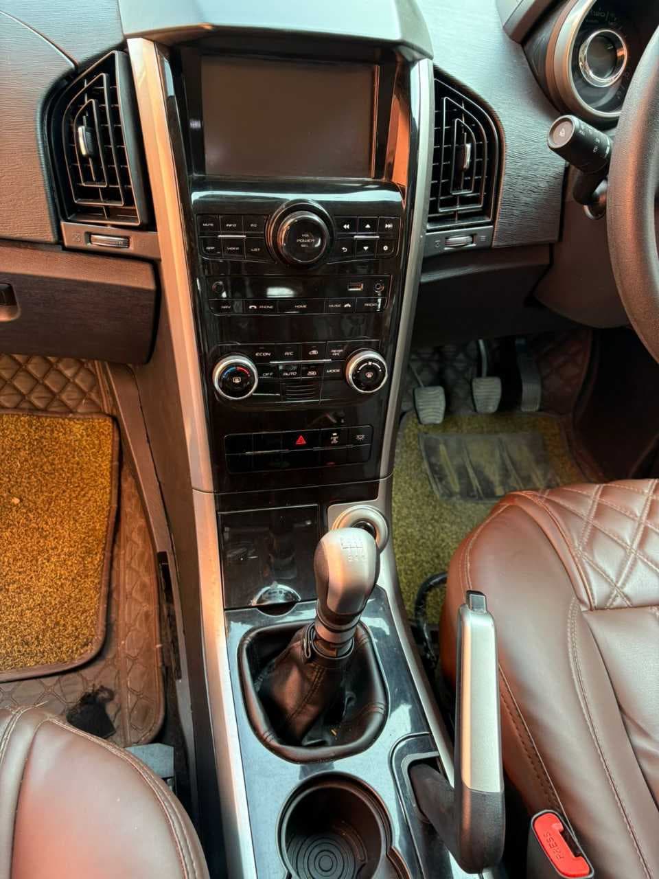 INTERIOR image for MAHINDRA XUV500 FWD W7