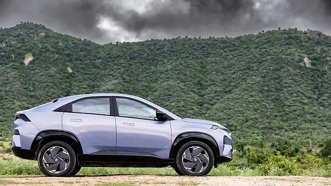 Tata Curvv EV Right Side View