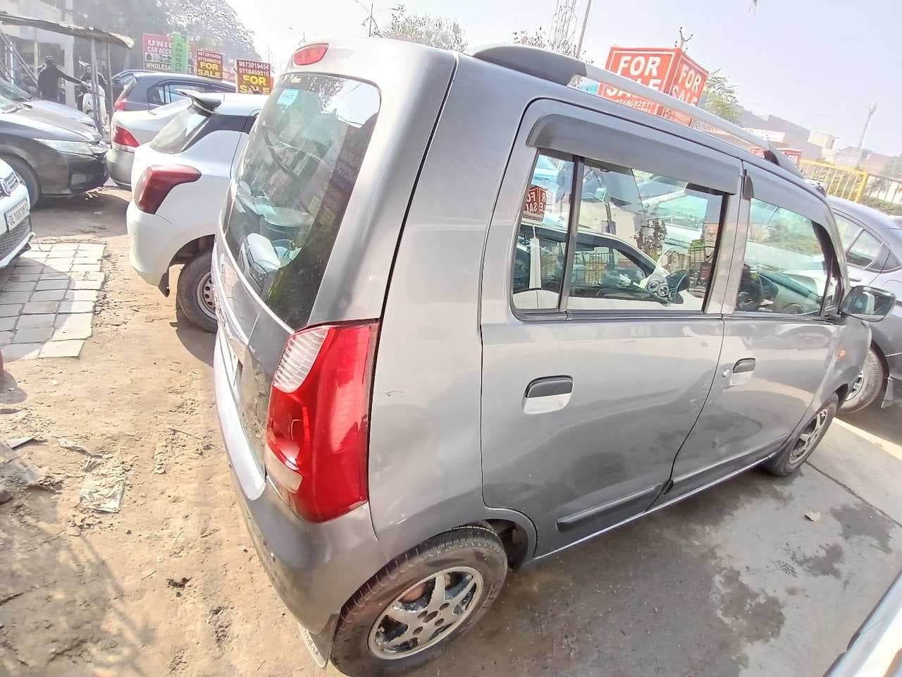 EXTERIOR image for MARUTI WAGON R GREEN LXI