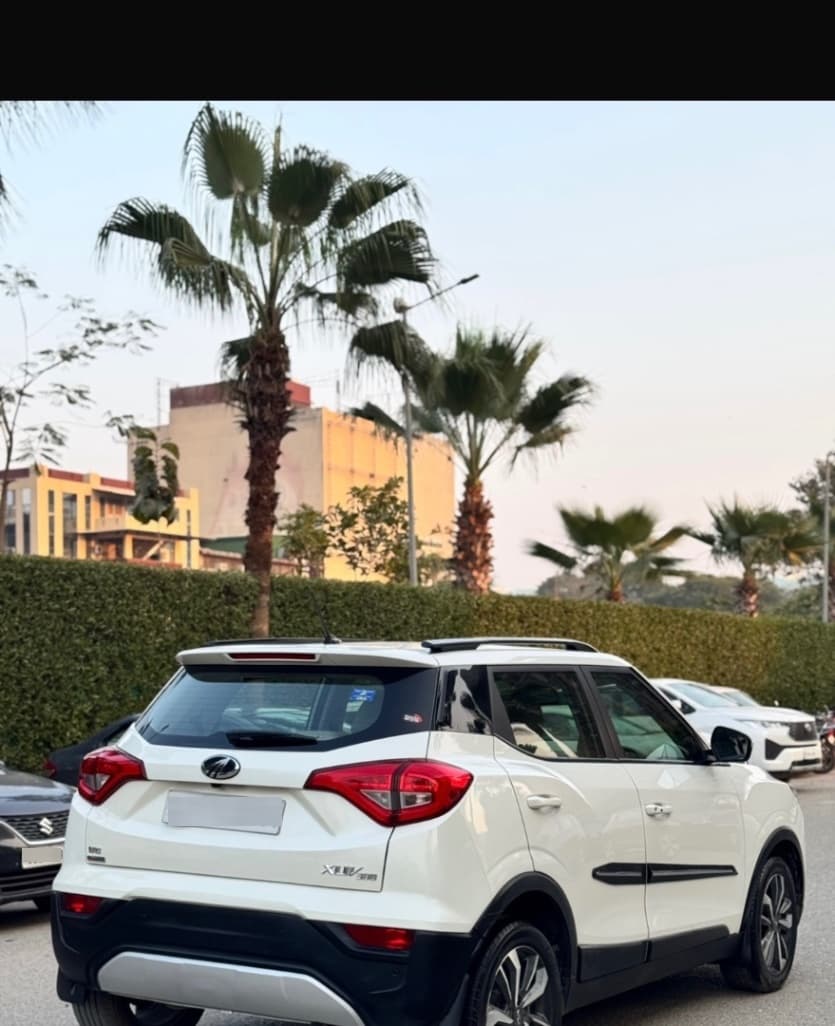 LOOK_AROUND image for MAHINDRA XUV300 W8 O DS BS6 AS